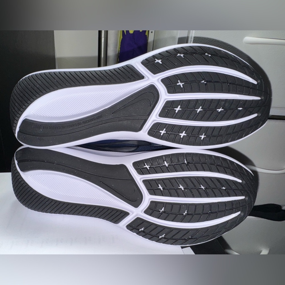 Nike Boys Star Runner 3 (Gs) Running Shoe, MIDNIGHT NAVY/METALLIC SILVER - Picture 3 of 4